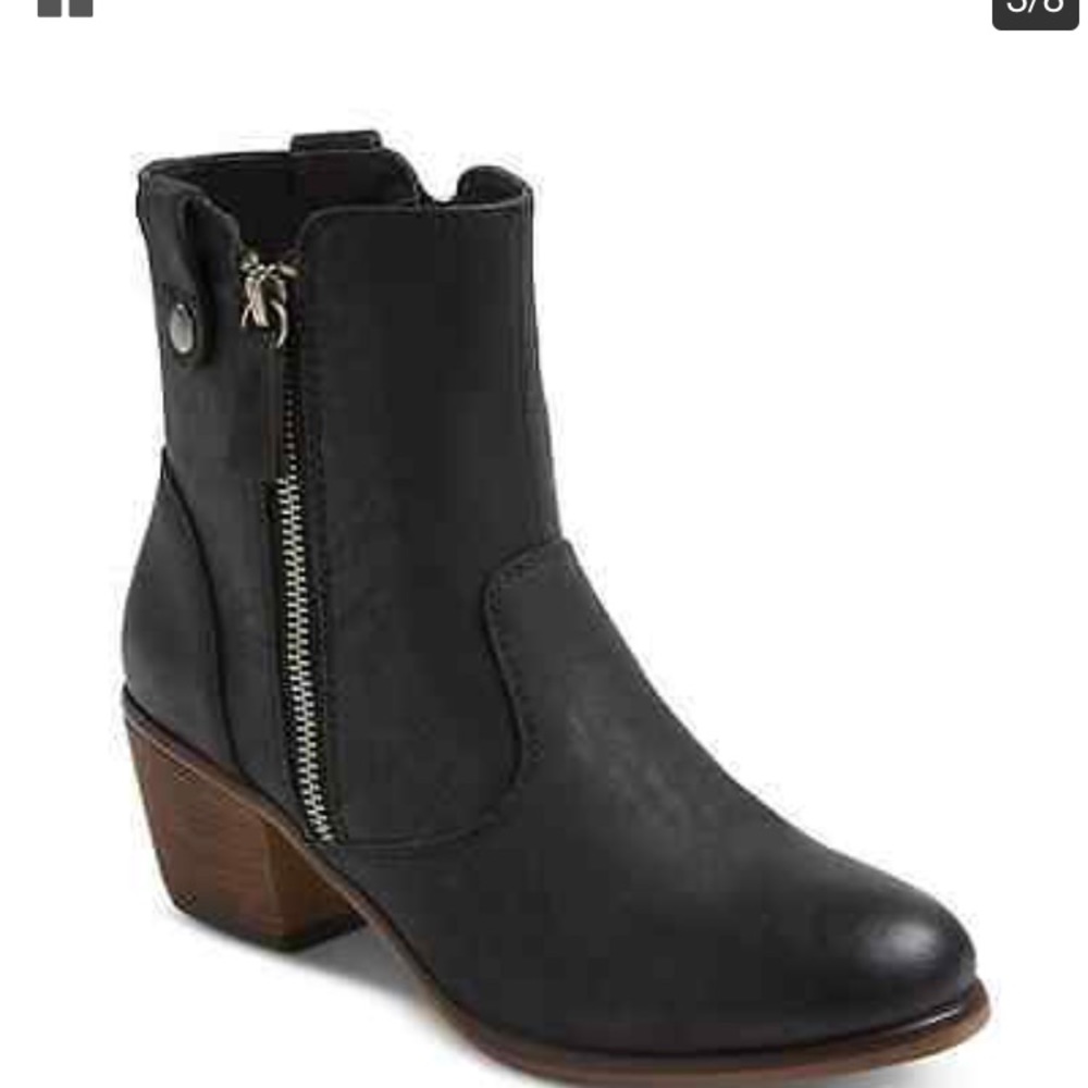 In search of Mossimo boots